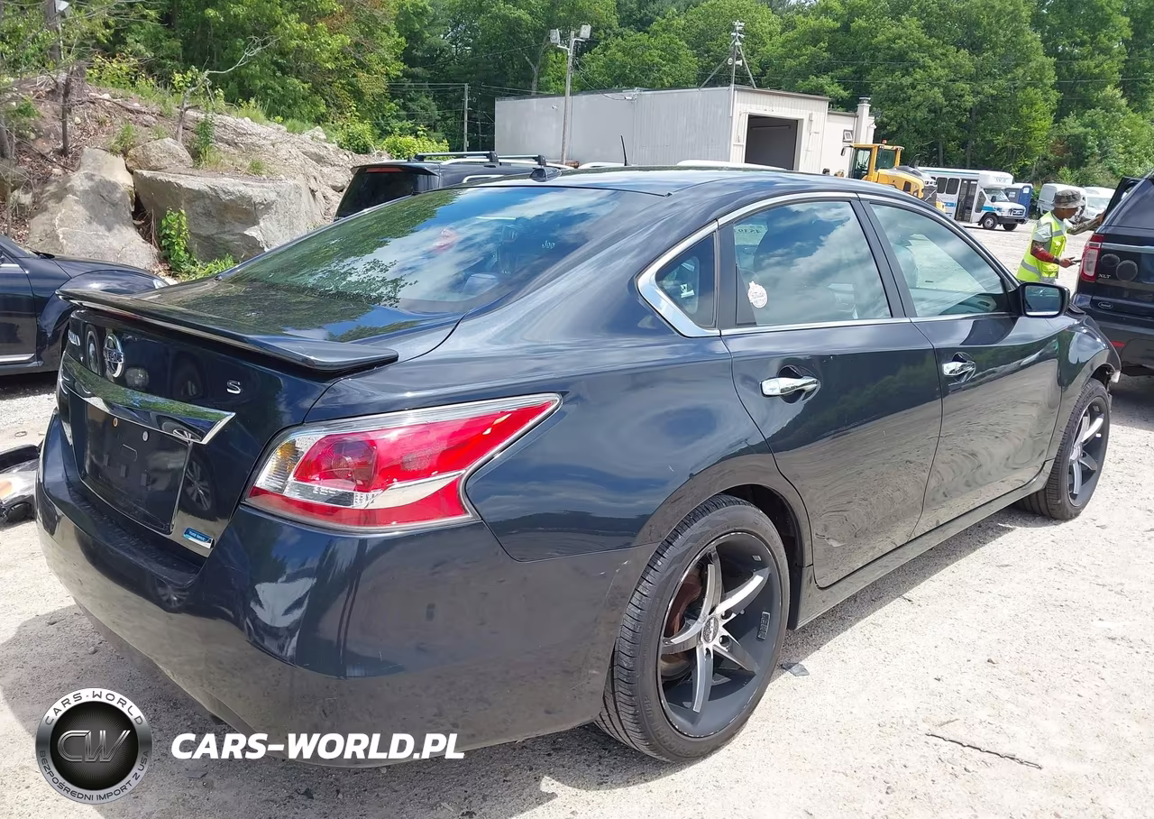 2014 Nissan Altima 2.5 S VIN:1N4AL3AP5EN246048 - 4