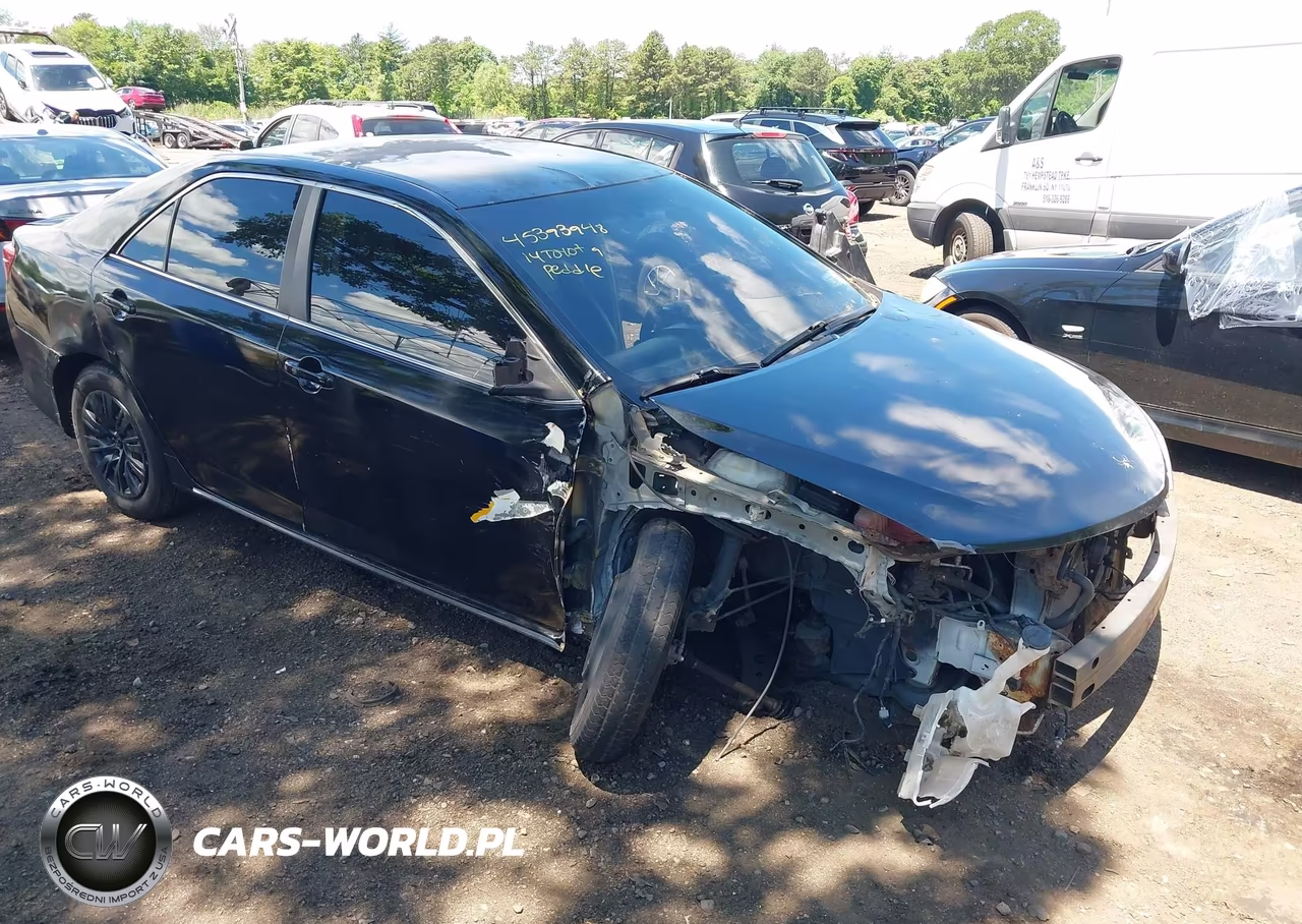 2014 Toyota Camry Hybrid Le – zdjęcie 1 z 15