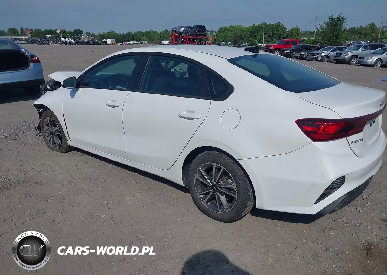 2023 Kia Forte Lxs VIN:3KPF24AD8PE590642 - 3