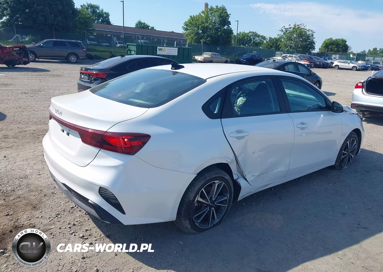 2023 Kia Forte Lxs VIN:3KPF24AD8PE590642 - 4