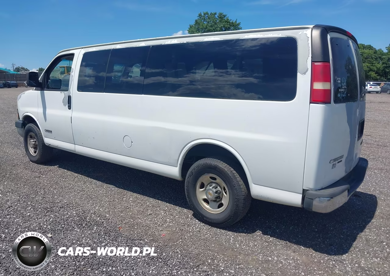 2005 Chevrolet Express VIN:1GAHG39U951103529 - 3
