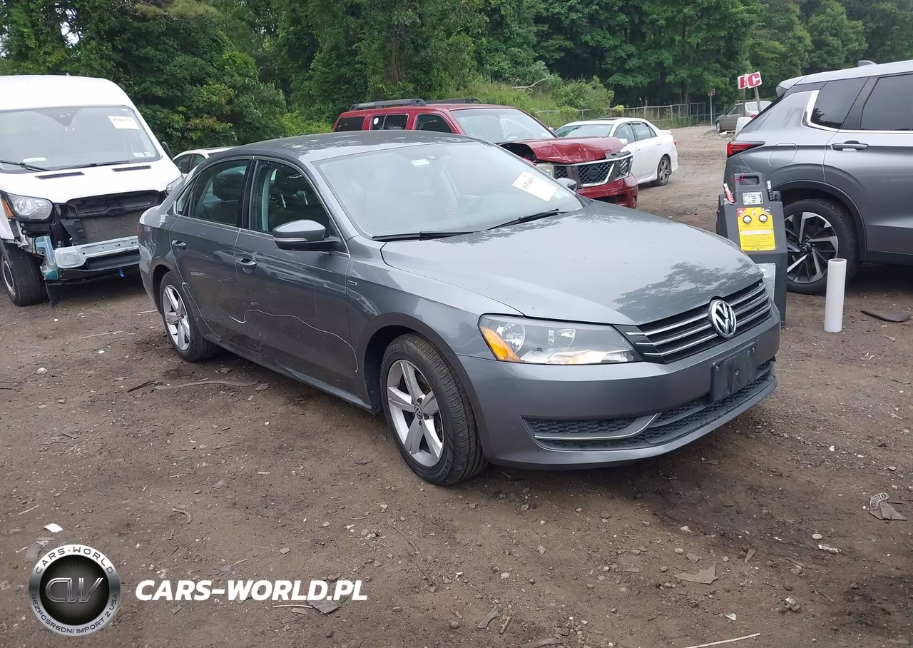 2014 Volkswagen Passat 1.8T Wolfsburg Edition – zdjęcie 1 z 11