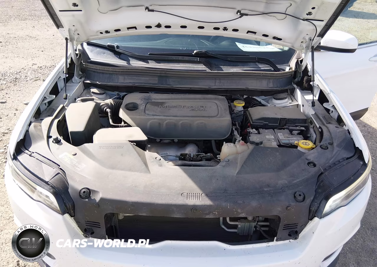 2019 Jeep Cherokee Latitude 4X4 VIN:1C4PJMCBXKD444935 - 10