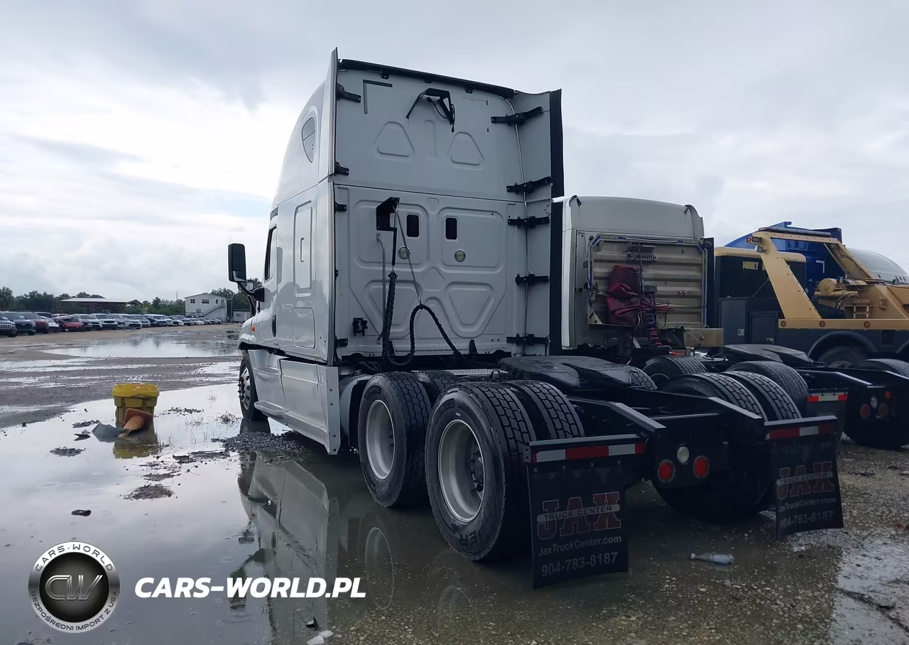 2017 Freightliner Cascadia 125 VIN:3AKJGLDR5HSHJ4226 - 3