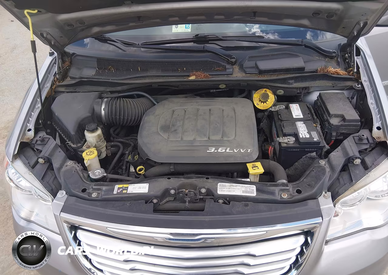 2015 Chrysler Town & Country Touring-L VIN:2C4RC1CG7FR727650 - 10