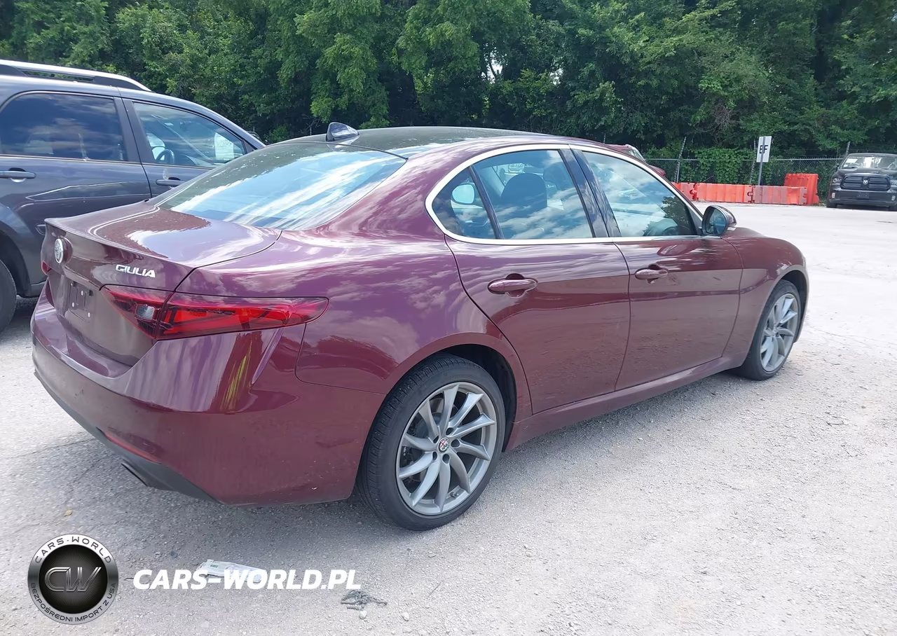2017 Alfa Romeo Giulia Ti Awd VIN:ZARFAEEN9H7558012 - 4