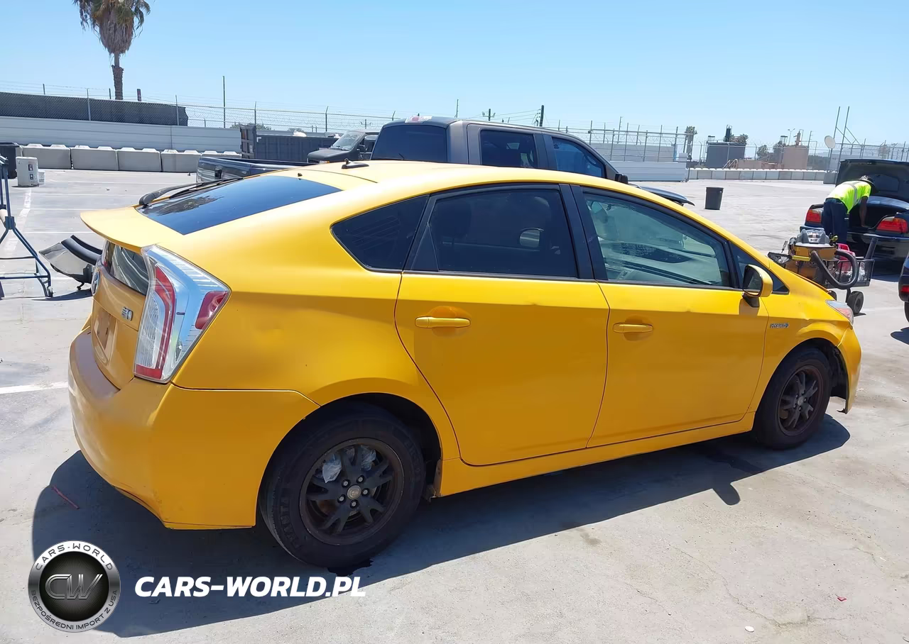 2014 Toyota Prius Three VIN:JTDKN3DU8E1768397 - 12