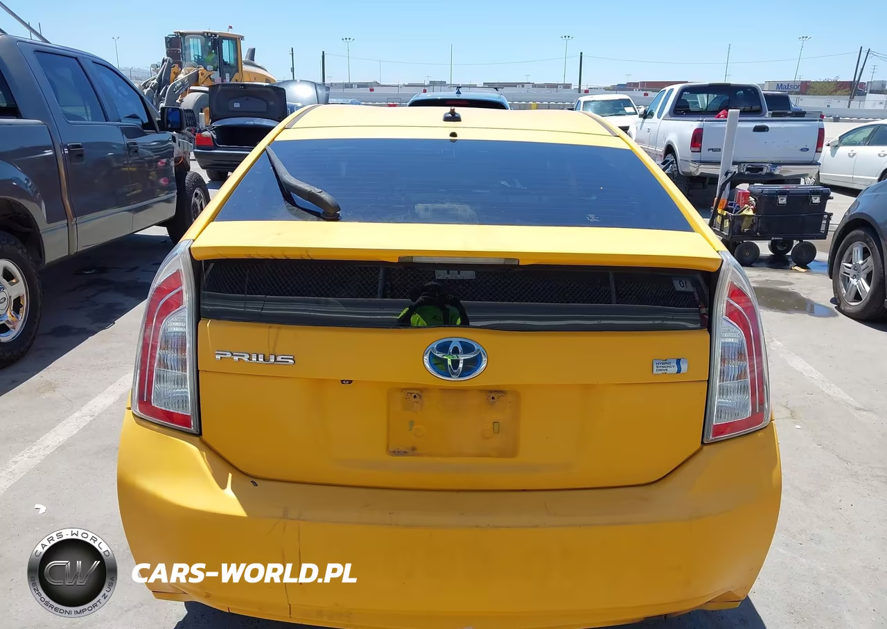 2014 Toyota Prius Three VIN:JTDKN3DU8E1768397 - 15