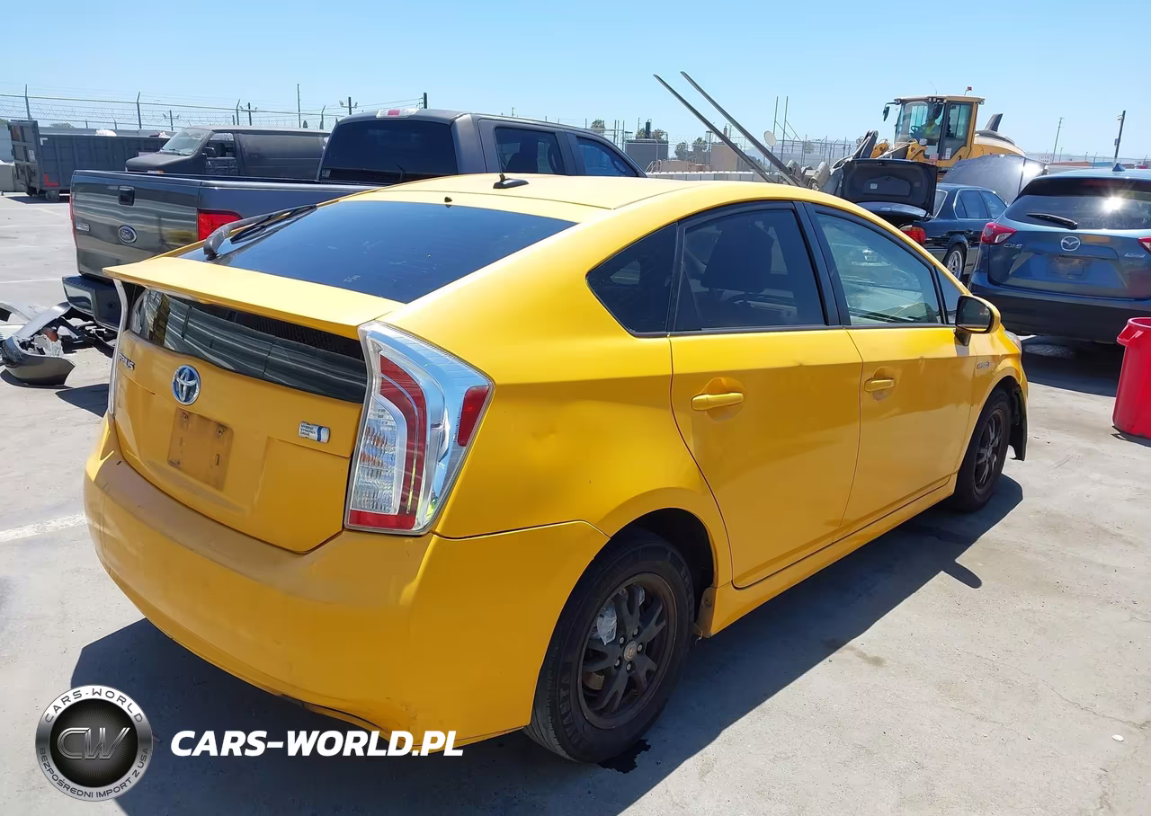 2014 Toyota Prius Three VIN:JTDKN3DU8E1768397 - 4
