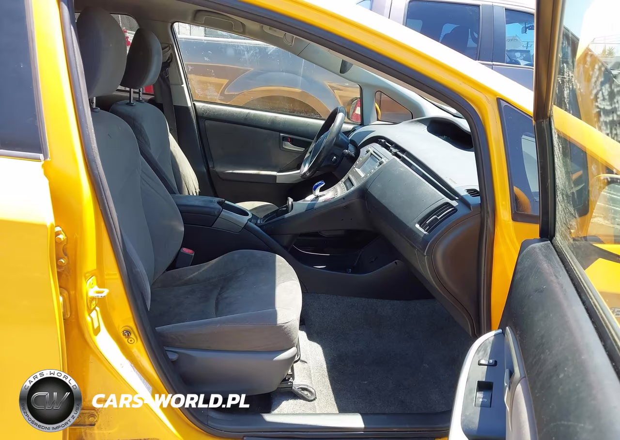 2014 Toyota Prius Three VIN:JTDKN3DU8E1768397 - 5