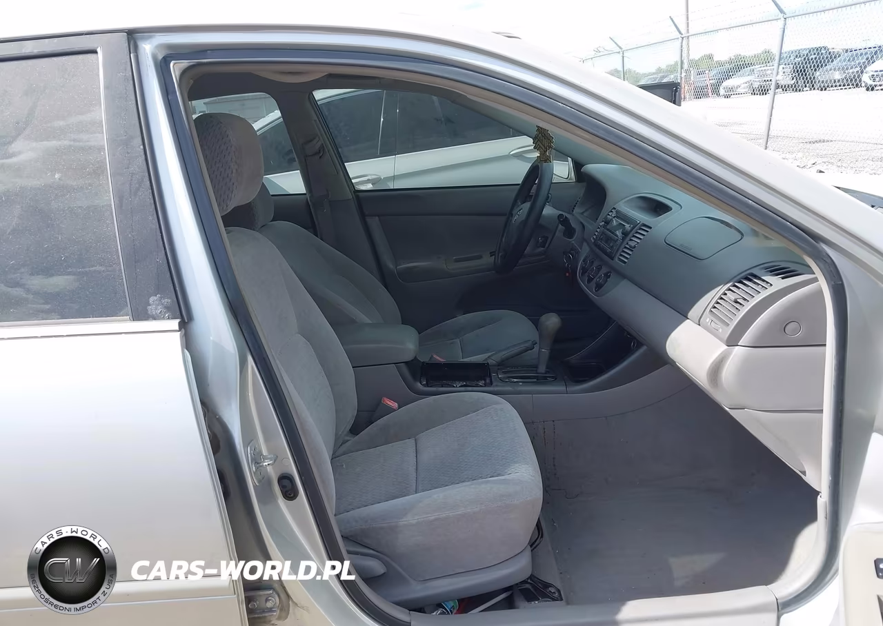2003 Toyota Camry Le VIN:4T1BE32K33U697019 - 5