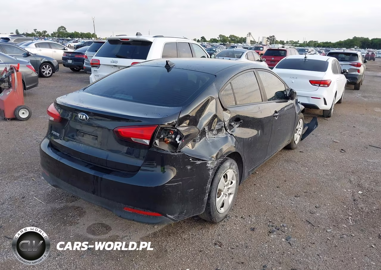 2017 Kia Forte Lx VIN:3KPFK4A78HE077516 - 4