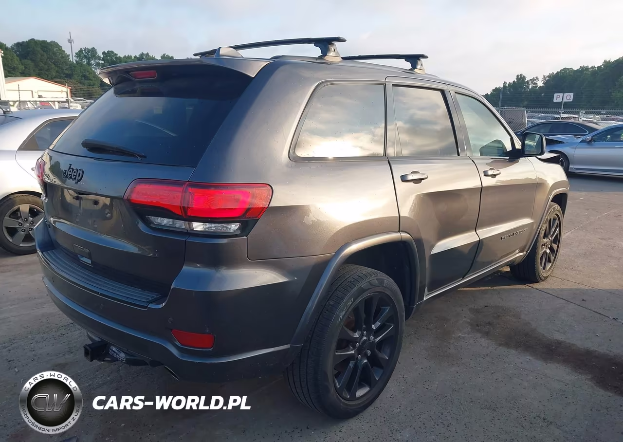 2017 Jeep Grand Cherokee Altitude 4X4 VIN:1C4RJFAG1HC938327 - 4