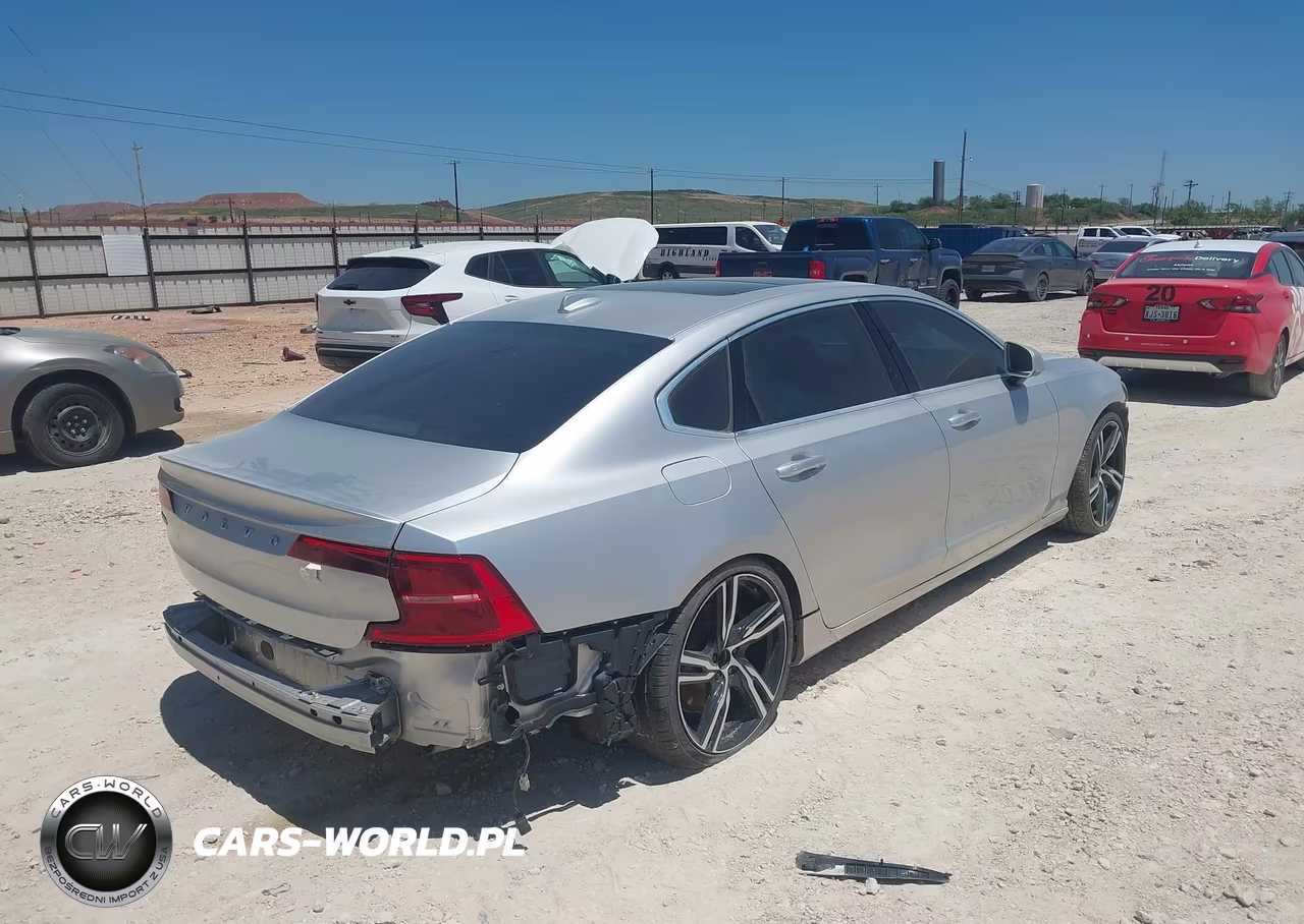 2018 Volvo S90 T5 Momentum VIN:LVY982AK3JP021051 - 4