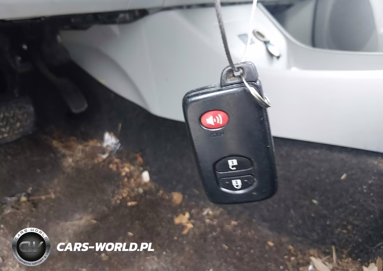 2014 Toyota Prius Two VIN:JTDKN3DU7E1780184 - 11