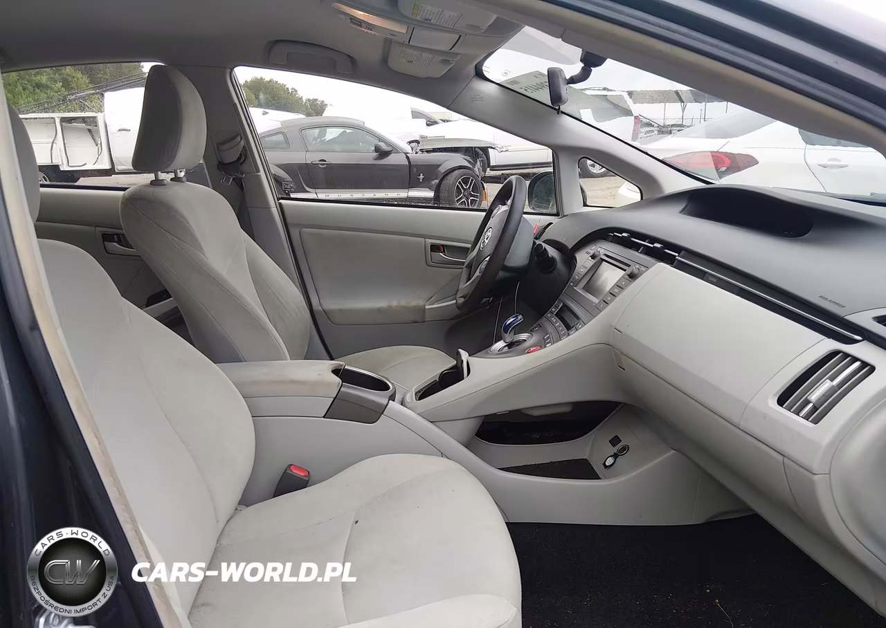 2014 Toyota Prius Two VIN:JTDKN3DU7E1780184 - 5