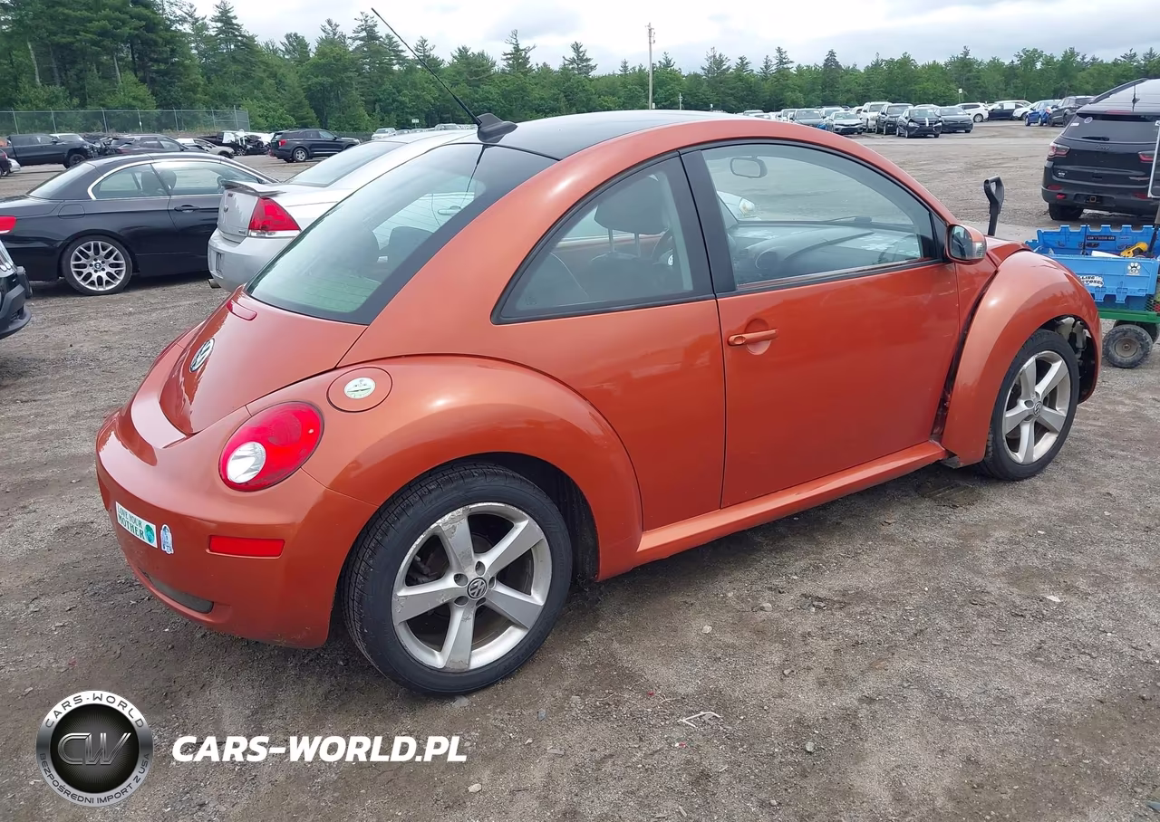 2010 Volkswagen New Beetle 2.5L Red Rock Edition VIN:3VWPG3AG7AM034634 - 4