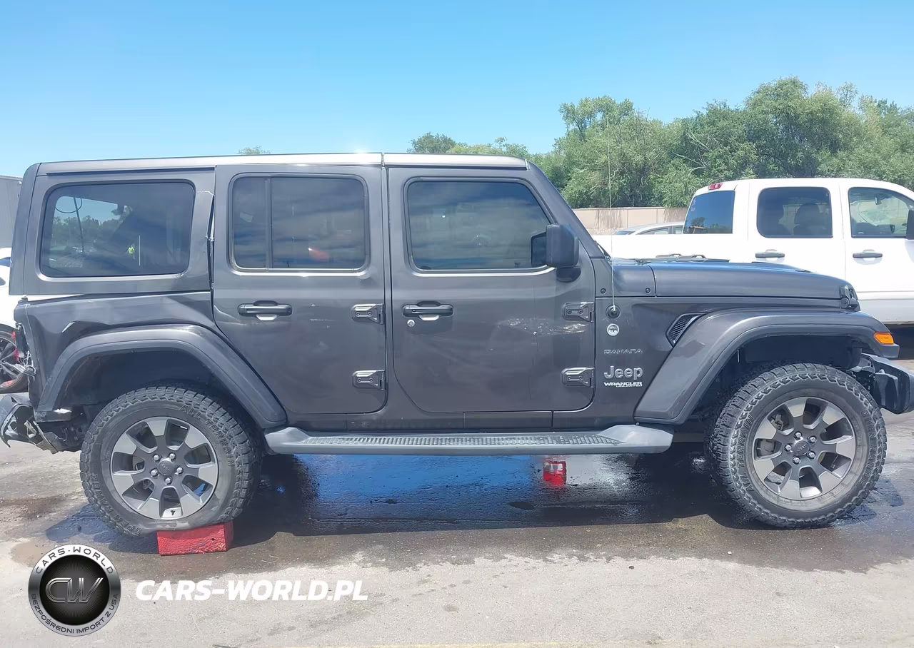 2018 Jeep Wrangler Unlimited Sahara 4X4 VIN:1C4HJXEN5JW196318 - 13