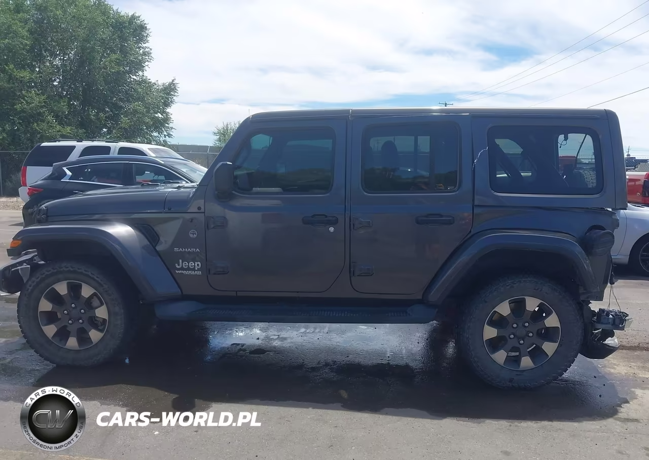 2018 Jeep Wrangler Unlimited Sahara 4X4 VIN:1C4HJXEN5JW196318 - 14