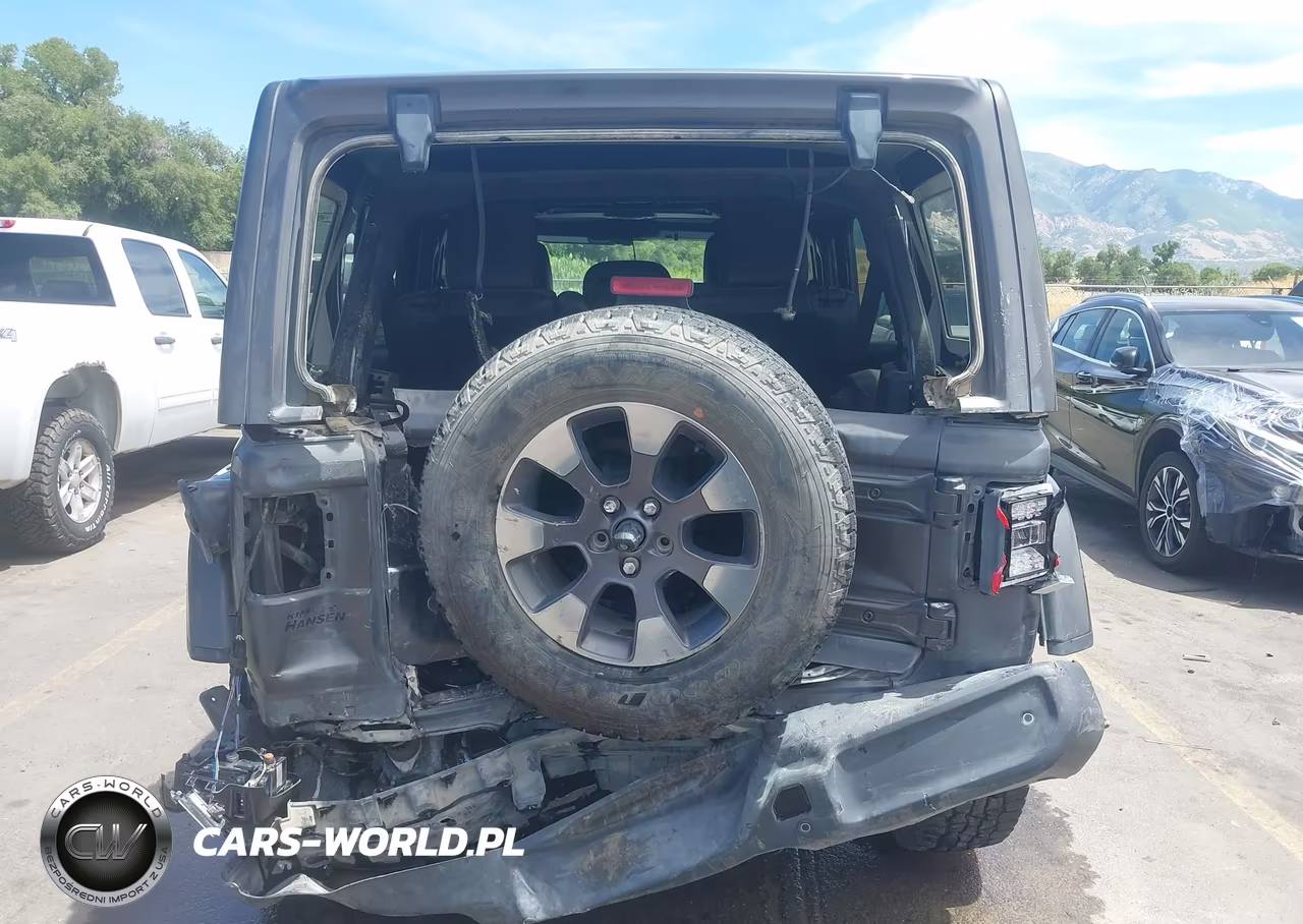2018 Jeep Wrangler Unlimited Sahara 4X4 VIN:1C4HJXEN5JW196318 - 16