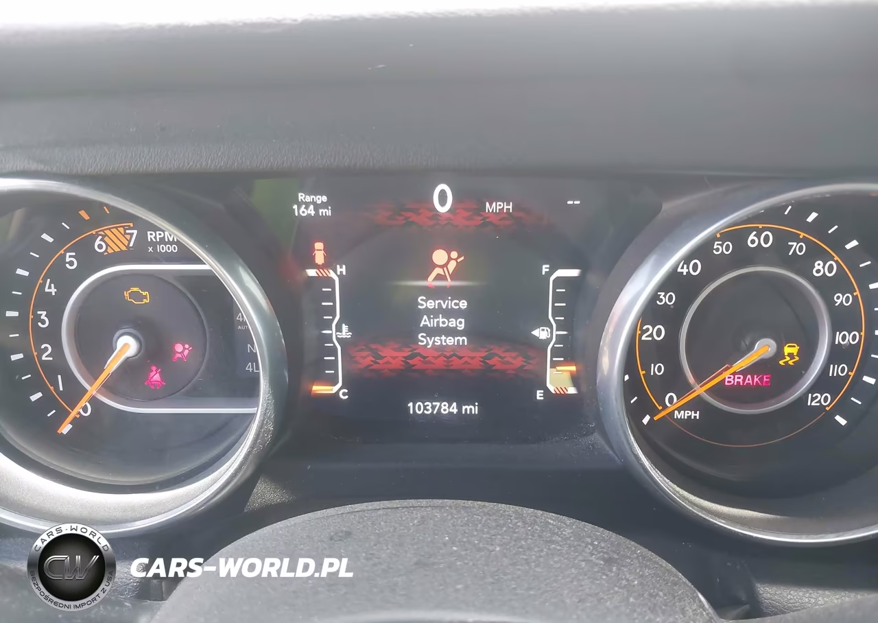 2018 Jeep Wrangler Unlimited Sahara 4X4 VIN:1C4HJXEN5JW196318 - 7