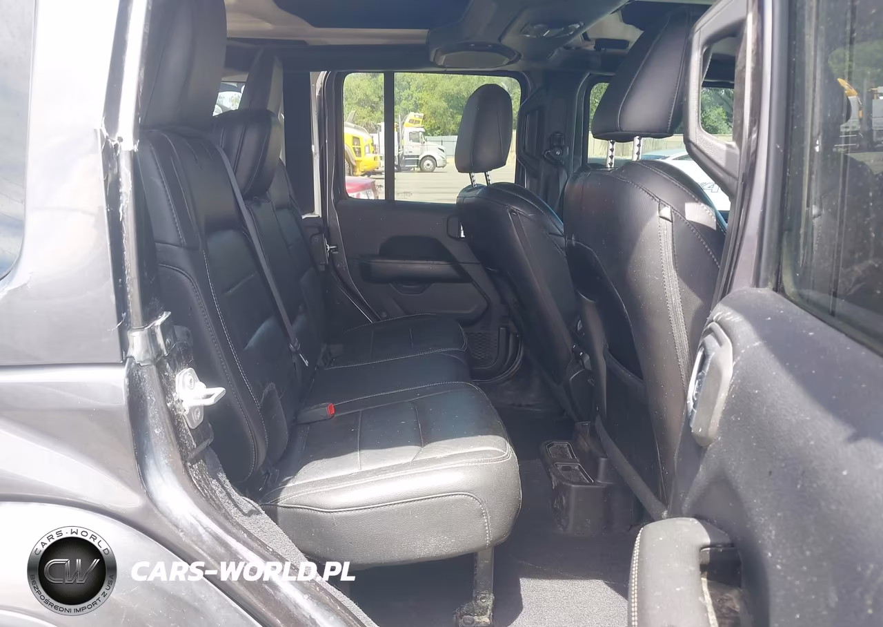 2018 Jeep Wrangler Unlimited Sahara 4X4 VIN:1C4HJXEN5JW196318 - 8