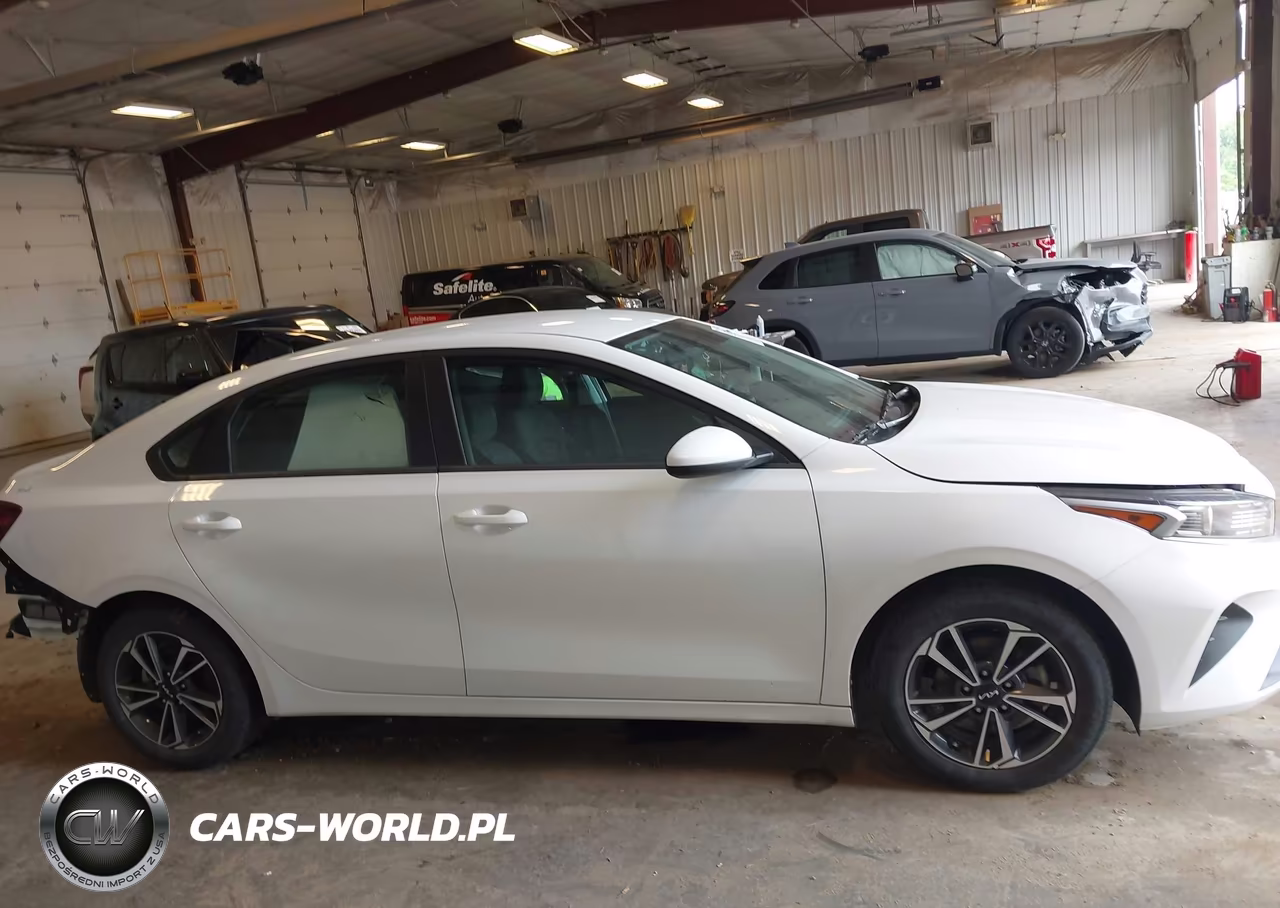 2024 Kia Forte Lxs VIN:3KPF24AD0RE817289 - 13