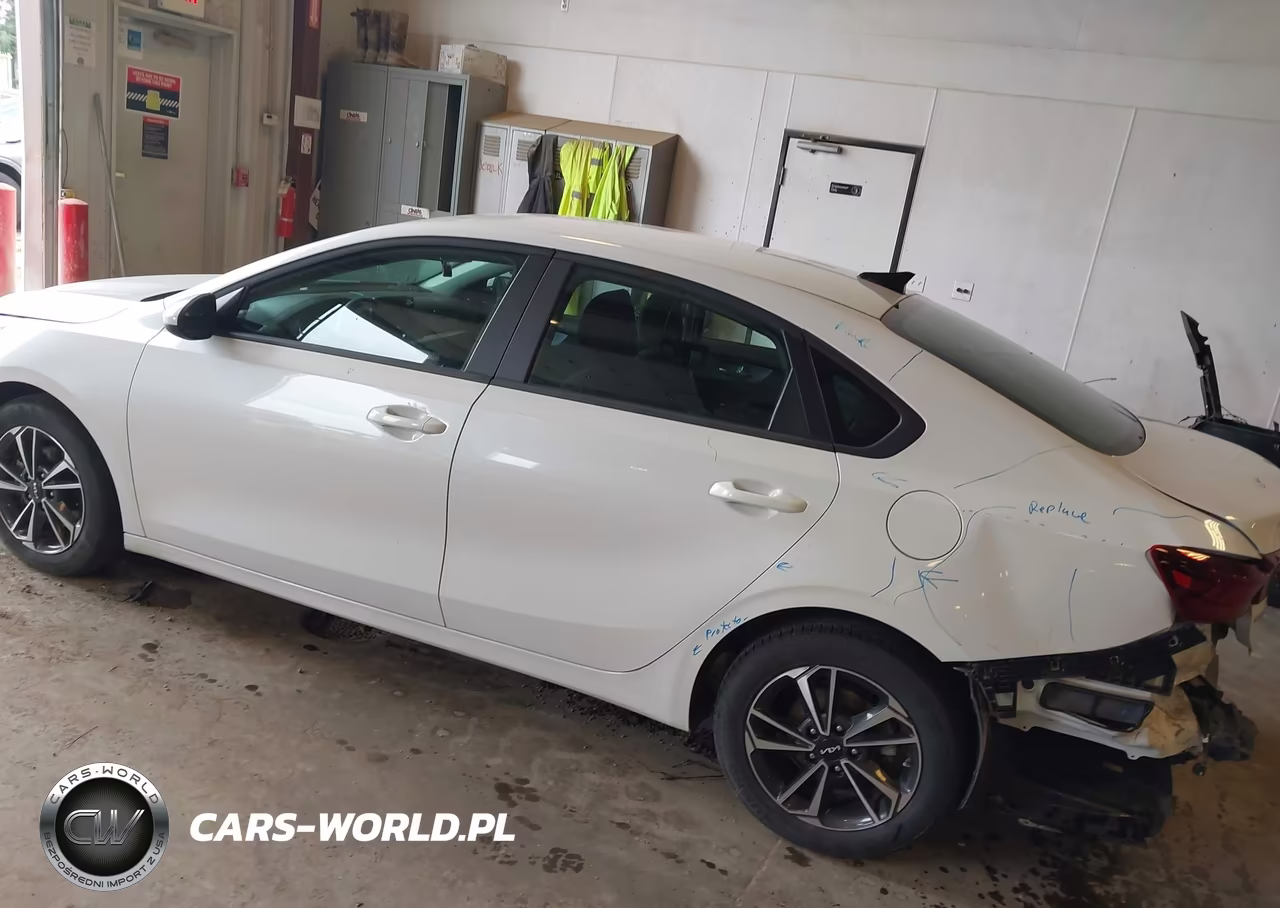 2024 Kia Forte Lxs VIN:3KPF24AD0RE817289 - 3