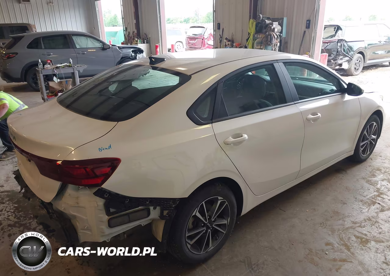 2024 Kia Forte Lxs VIN:3KPF24AD0RE817289 - 4