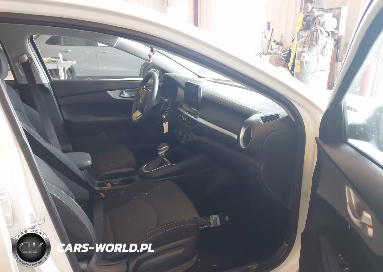 2024 Kia Forte Lxs VIN:3KPF24AD0RE817289 - 5