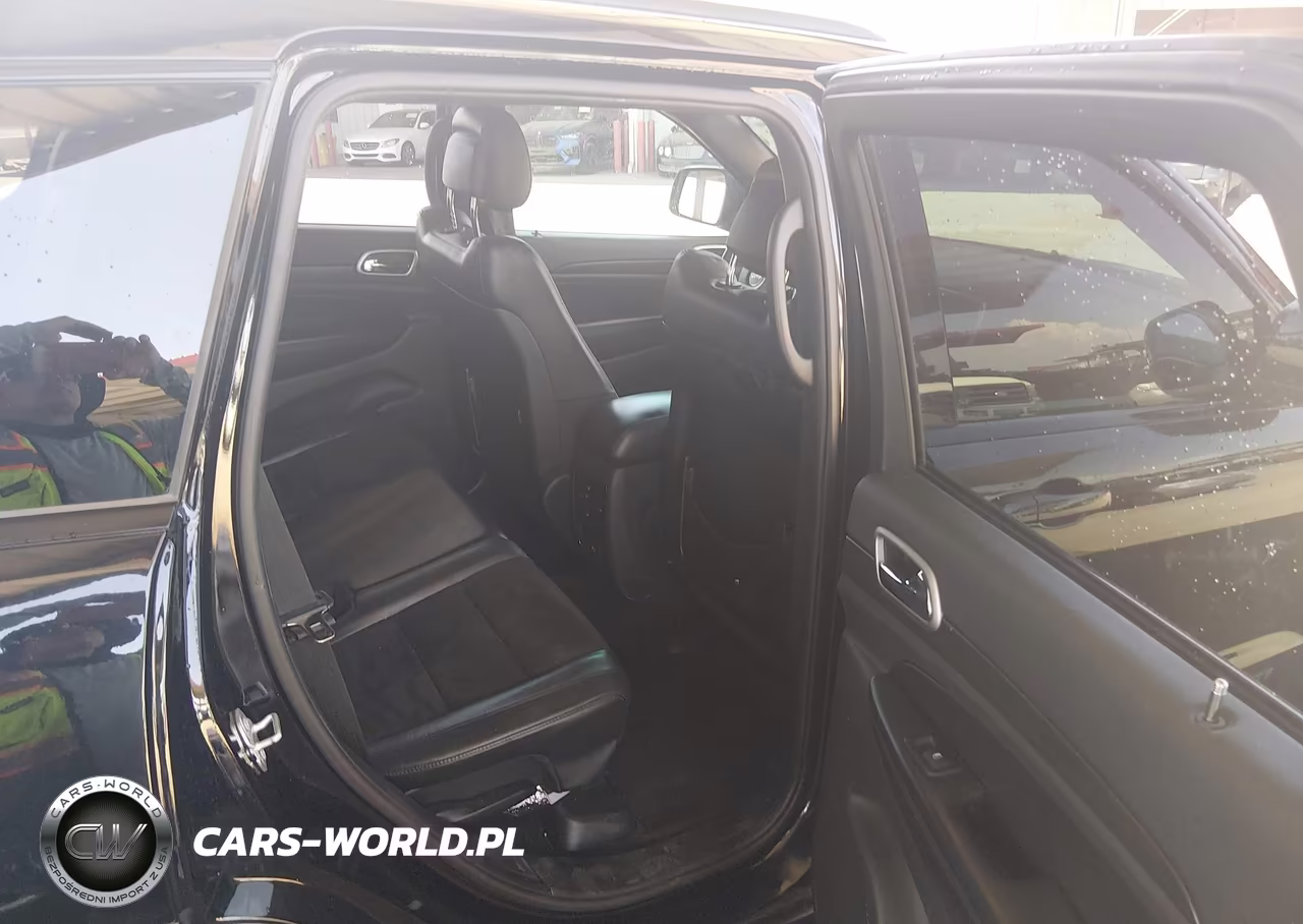 2018 Jeep Grand Cherokee Altitude 4X2 VIN:1C4RJEAG9JC511834 - 8