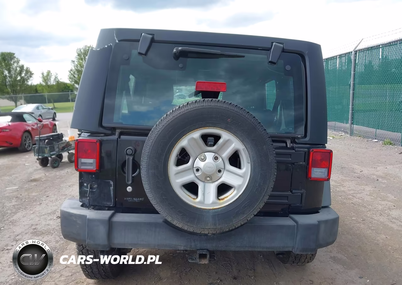 2015 Jeep Wrangler Unlimited Sport VIN:1C4BJWDGXFL562267 - 15