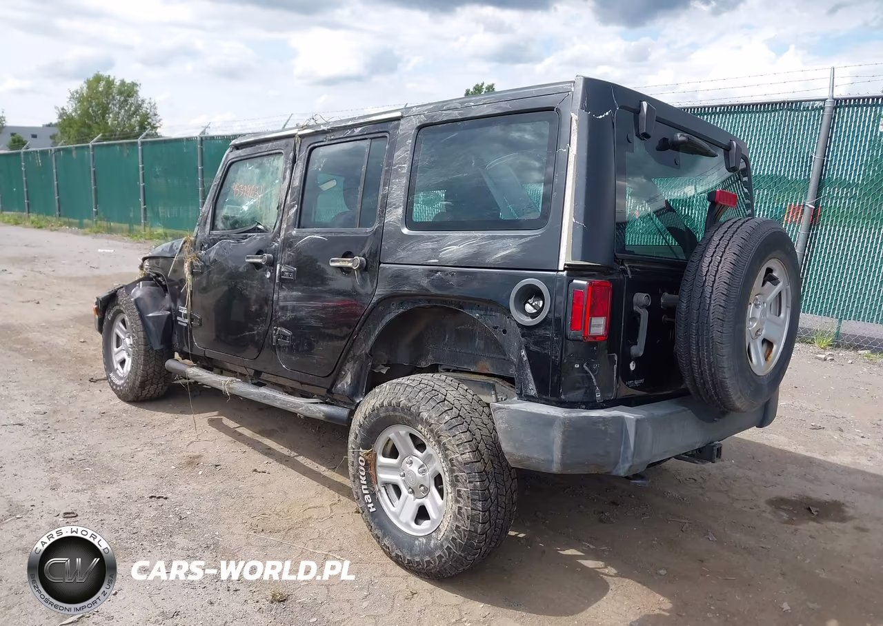 2015 Jeep Wrangler Unlimited Sport VIN:1C4BJWDGXFL562267 - 3