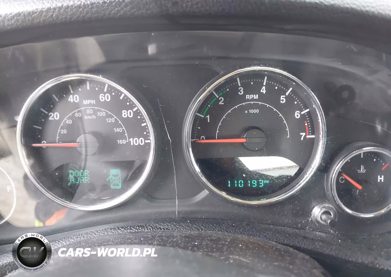 2015 Jeep Wrangler Unlimited Sport VIN:1C4BJWDGXFL562267 - 7