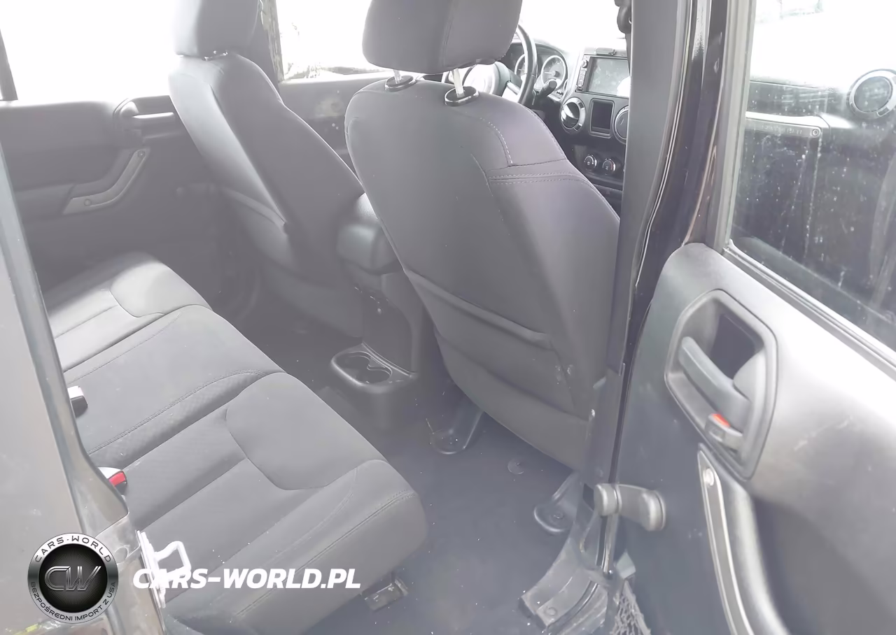 2015 Jeep Wrangler Unlimited Sport VIN:1C4BJWDGXFL562267 - 8