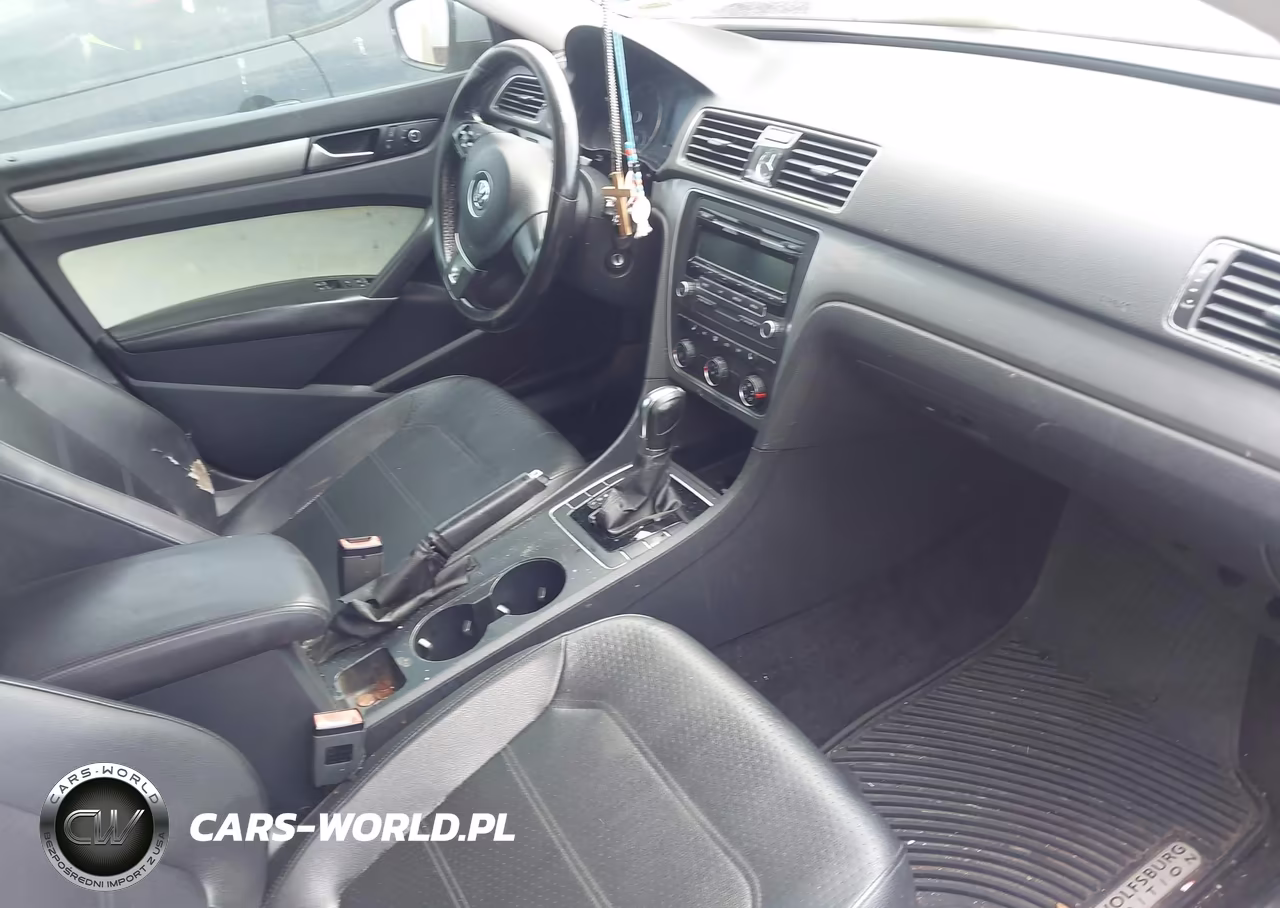 2014 Volkswagen Passat 1.8T Wolfsburg Edition VIN:1VWAT7A36EC087077 - 5