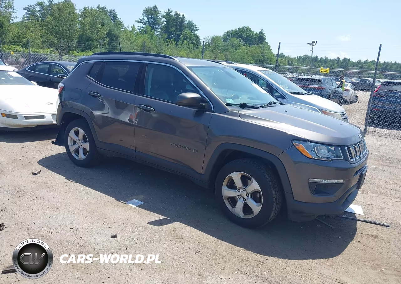 2018 Jeep Compass Latitude 4X4 – zdjęcie 1 z 15