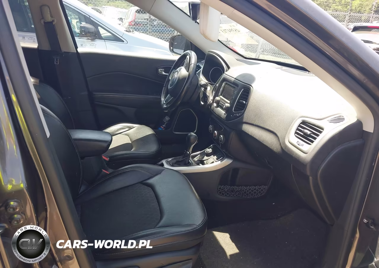 2018 Jeep Compass Latitude 4X4 VIN:3C4NJDBB9JT177871 - 5