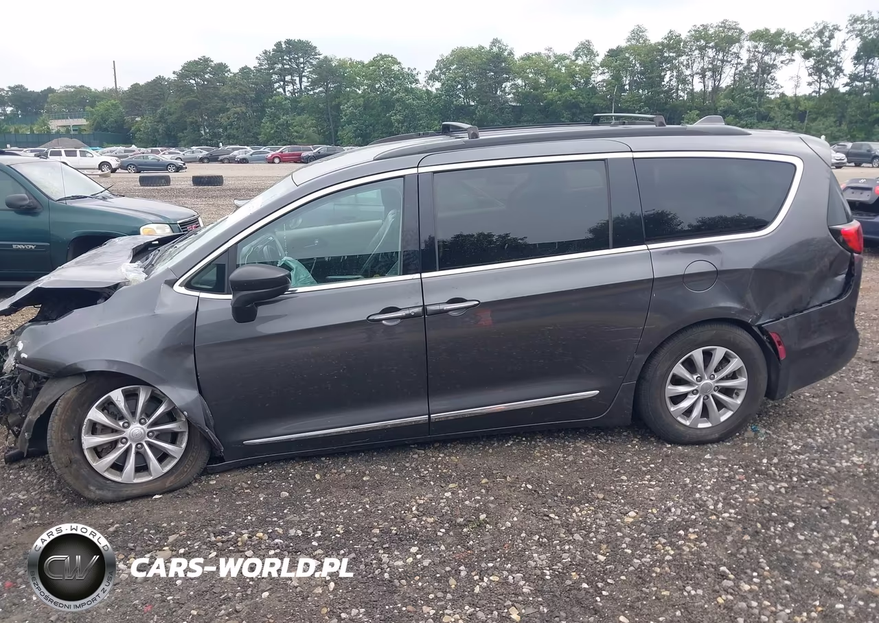 2017 Chrysler Pacifica Touring-L VIN:2C4RC1BG9HR534971 - 14