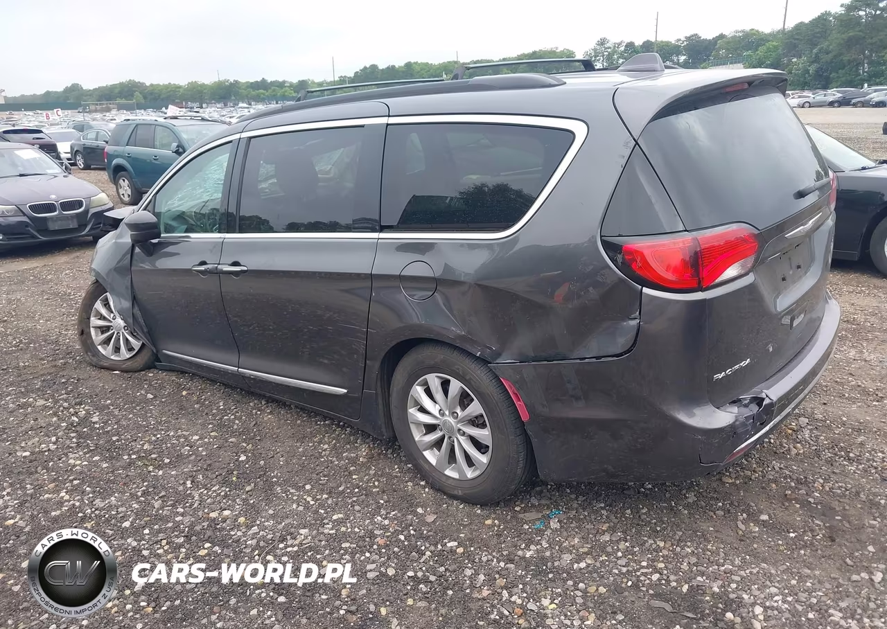 2017 Chrysler Pacifica Touring-L VIN:2C4RC1BG9HR534971 - 3