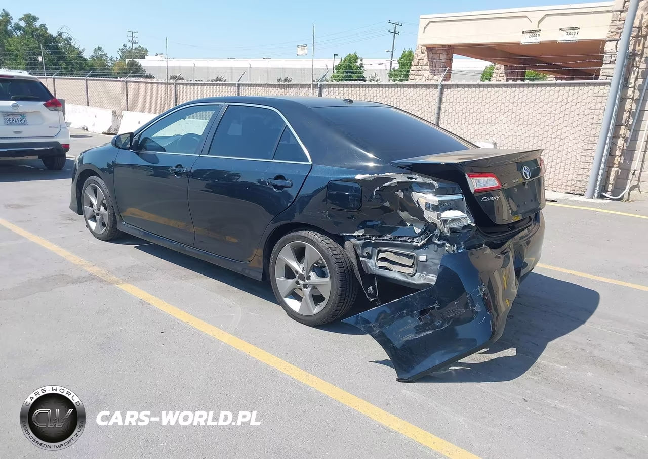 2014 Toyota Camry Se Sport VIN:4T1BF1FK5EU348443 - 3