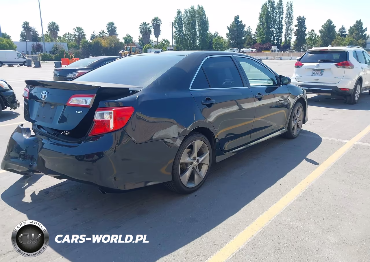 2014 Toyota Camry Se Sport VIN:4T1BF1FK5EU348443 - 4