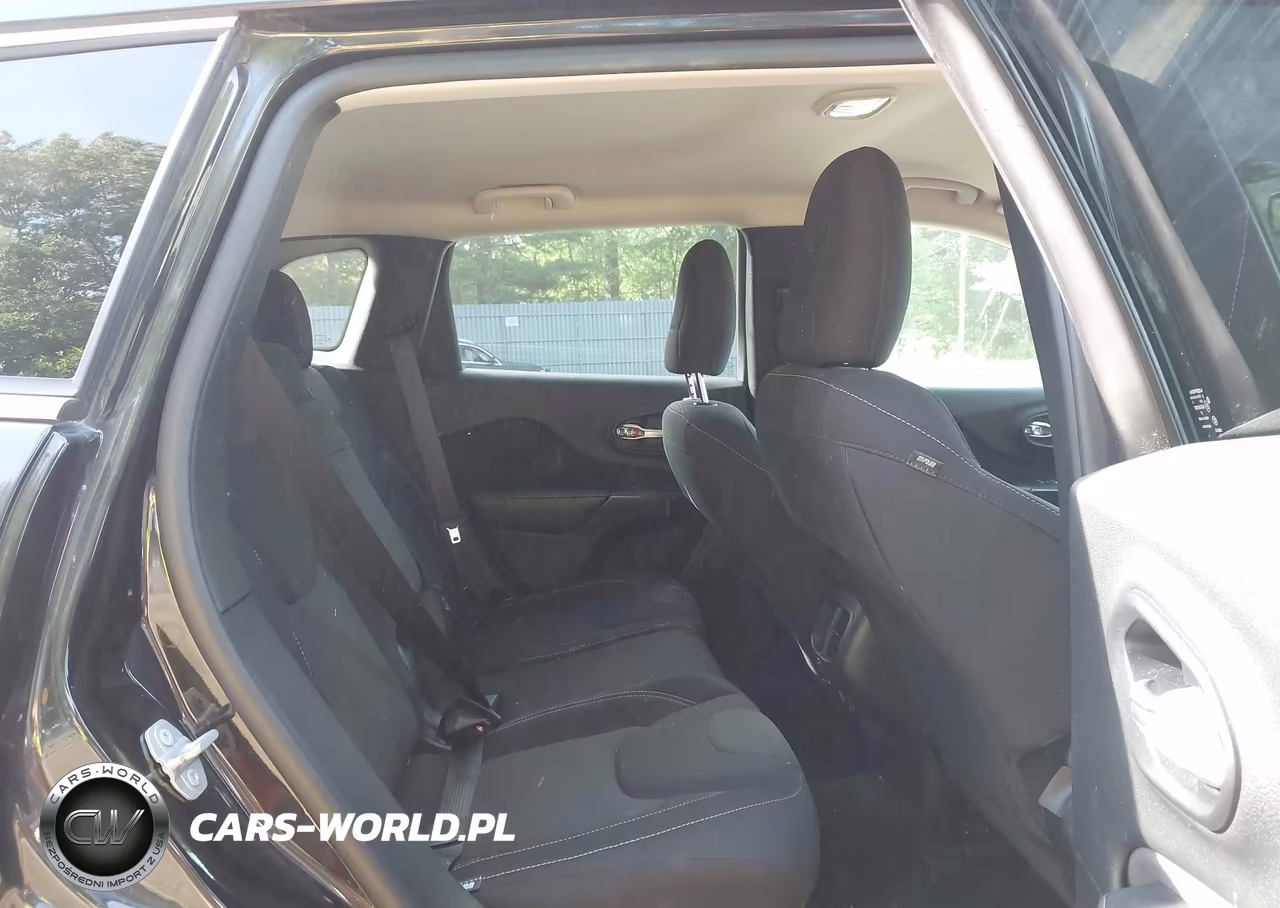 2016 Jeep Cherokee Latitude VIN:1C4PJMCB7GW219125 - 8