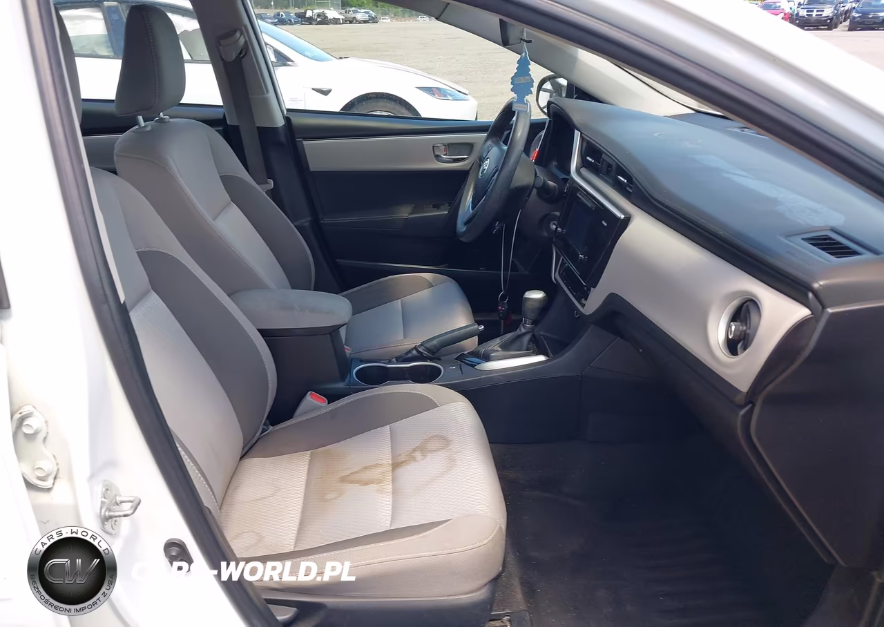 2017 Toyota Corolla Le VIN:2T1BURHEXHC864993 - 5