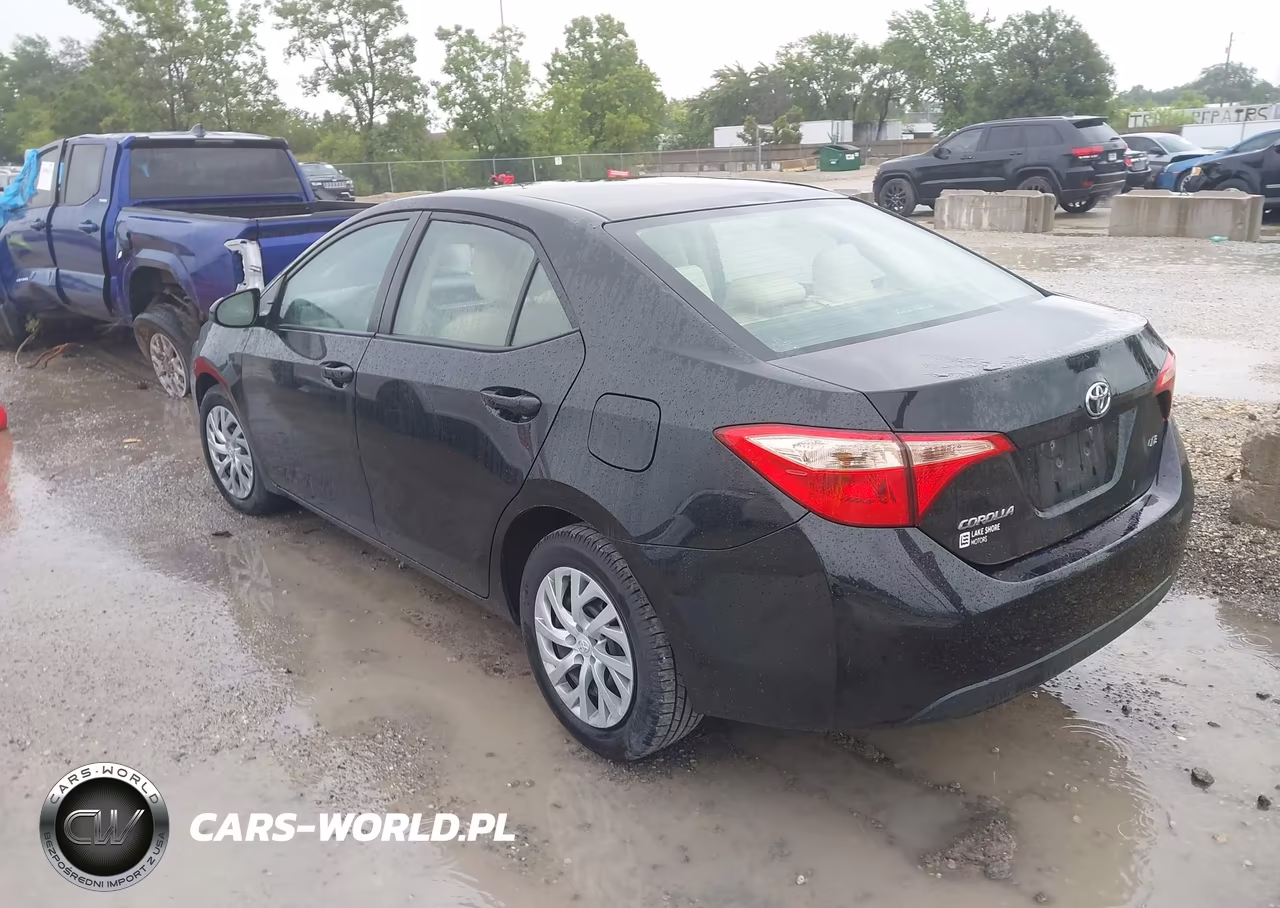 2017 Toyota Corolla Le VIN:2T1BURHE9HC945791 - 3