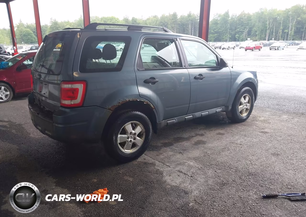 2010 Ford Escape Xls VIN:1FMCU9C73AKB92367 - 4