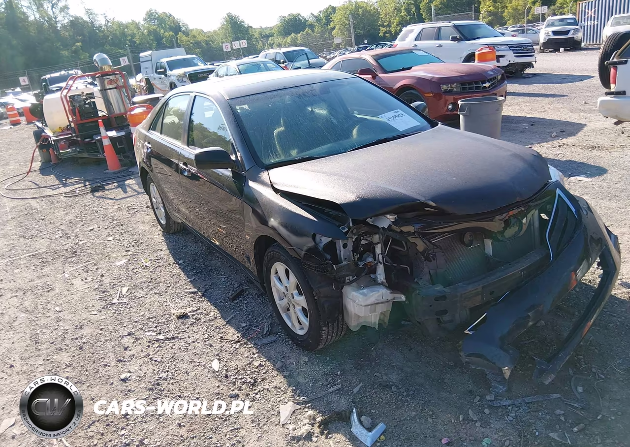 2010 Toyota Camry Le – zdjęcie 1 z 16