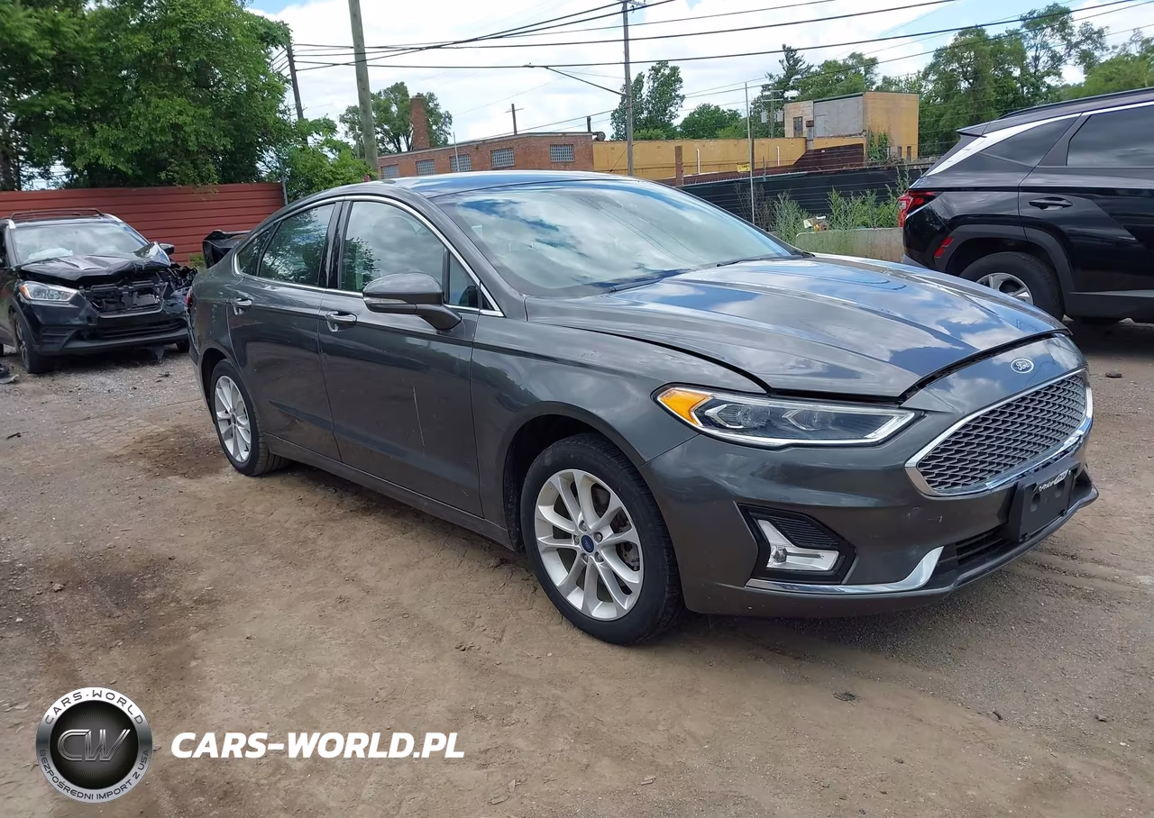 2019 Ford Fusion Energi Titanium – zdjęcie 1 z 16