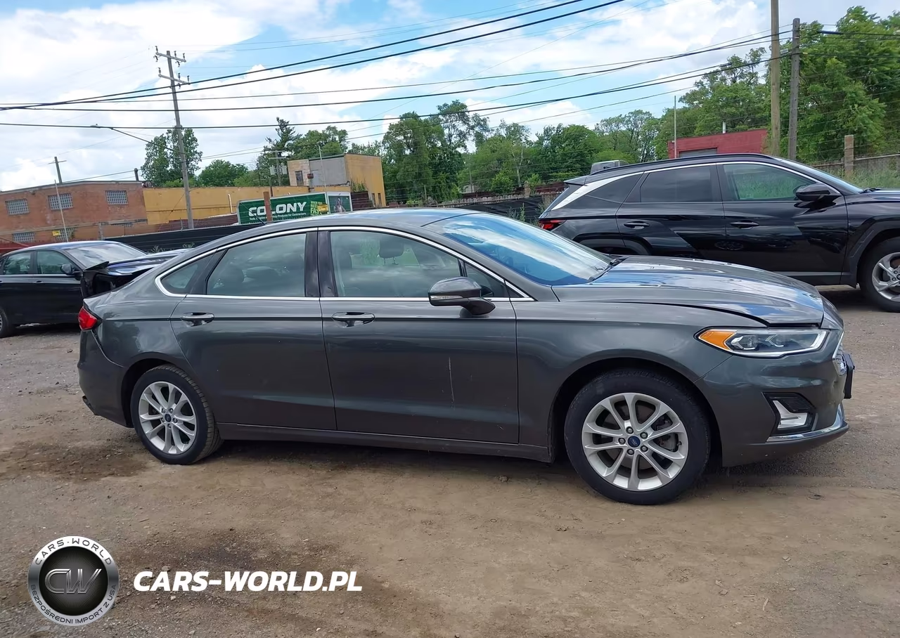 2019 Ford Fusion Energi Titanium VIN:3FA6P0SU6KR228194 - 13