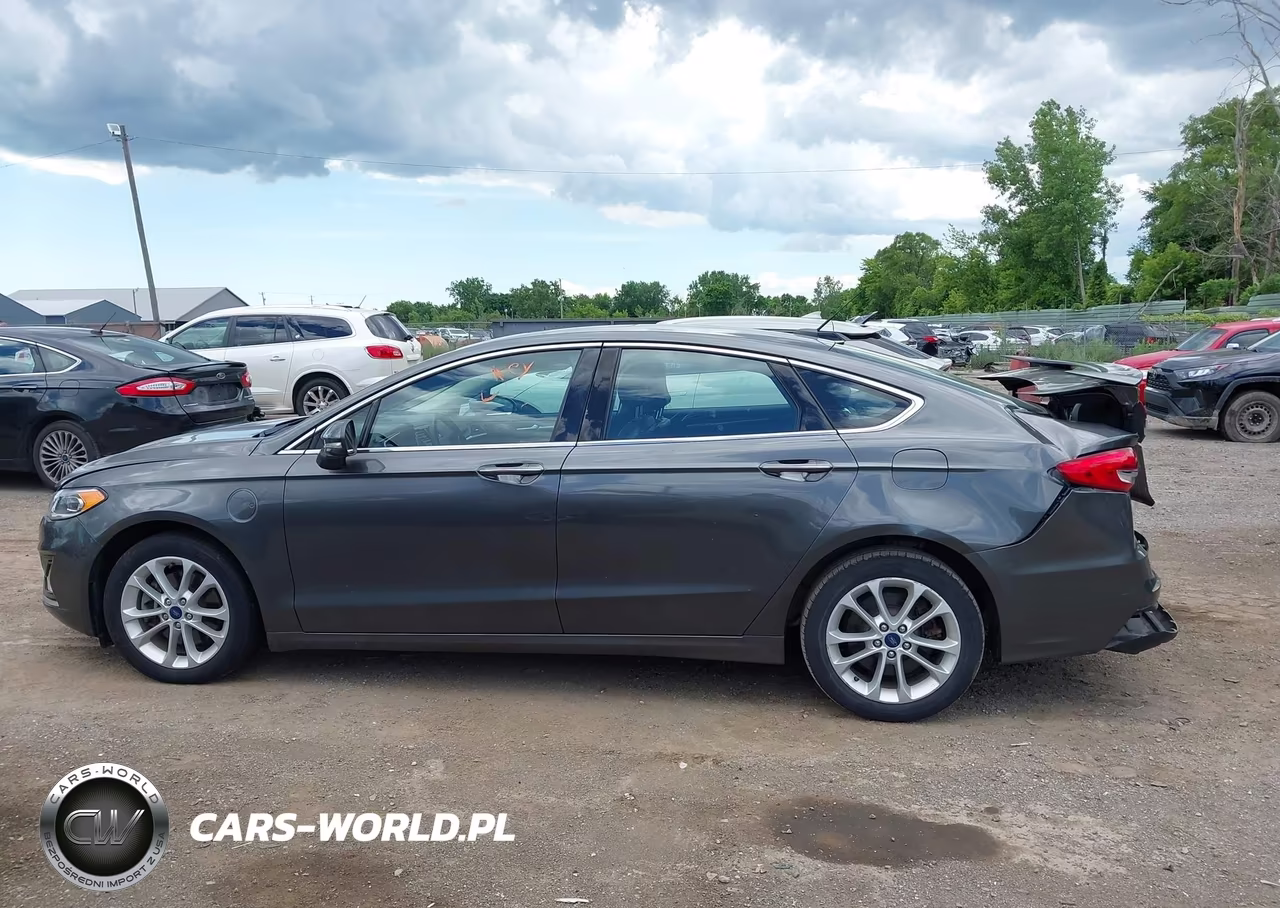 2019 Ford Fusion Energi Titanium VIN:3FA6P0SU6KR228194 - 14
